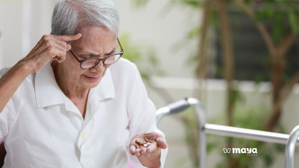 Alzheimer em idosos exige cuidados diários, rotina estruturada e acompanhamento familiar.